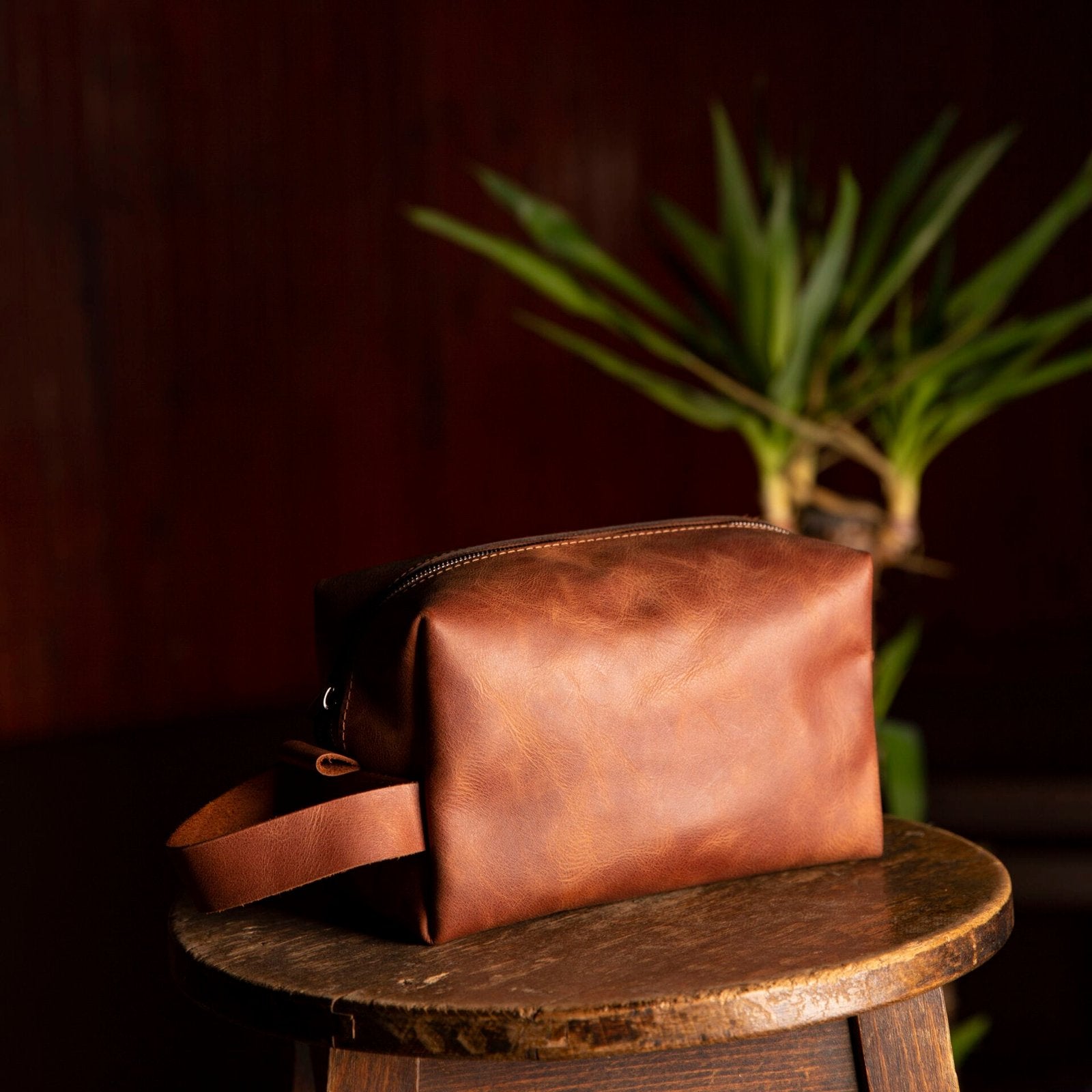 Dopp Kit Nedir? Deri Seyahat Çantası Rehberi - DeryCraft